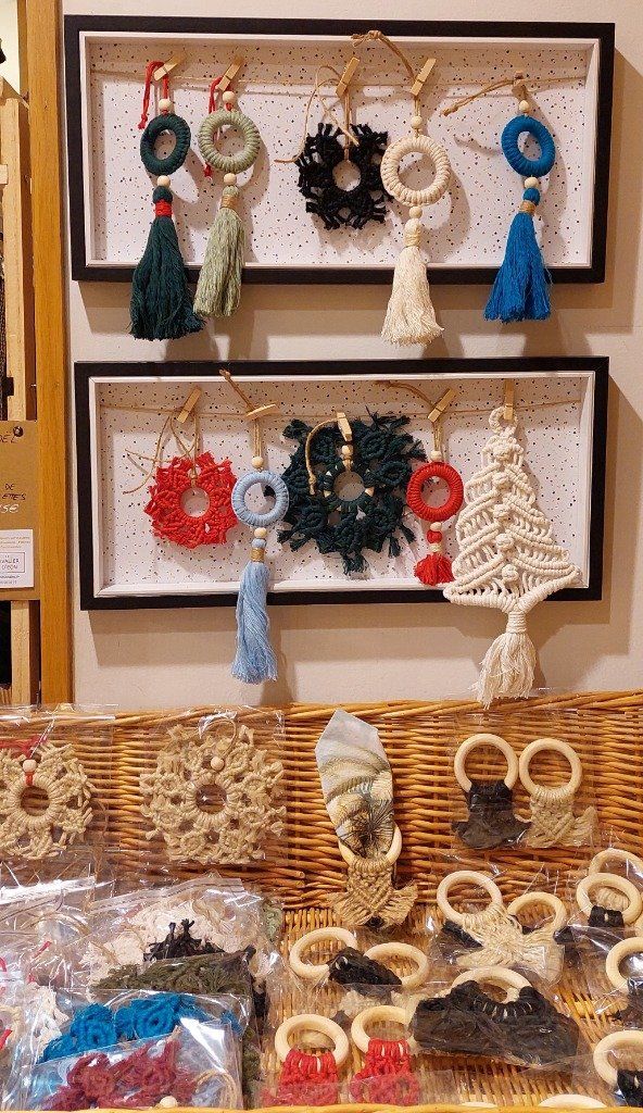 Décorations de Noël en macramé.